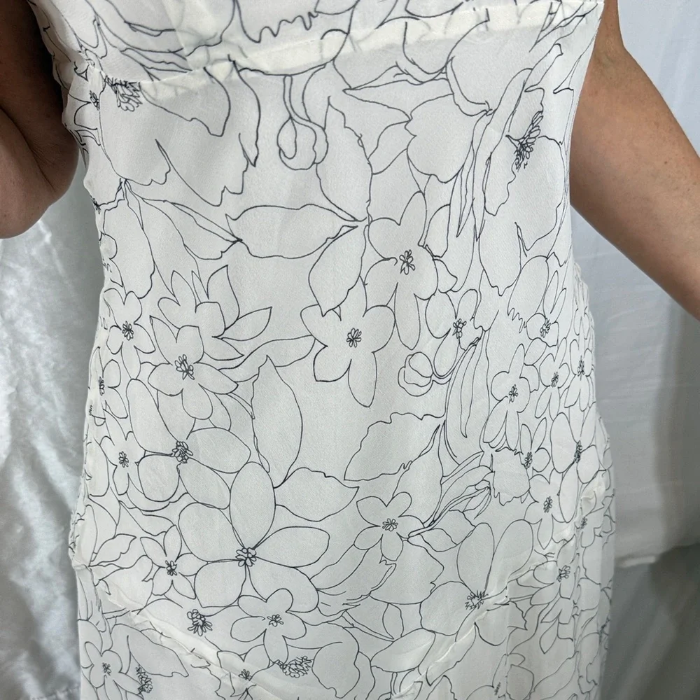 White House Black Market Ivory and Charcoal Floral Dress - Picture 4 of 11